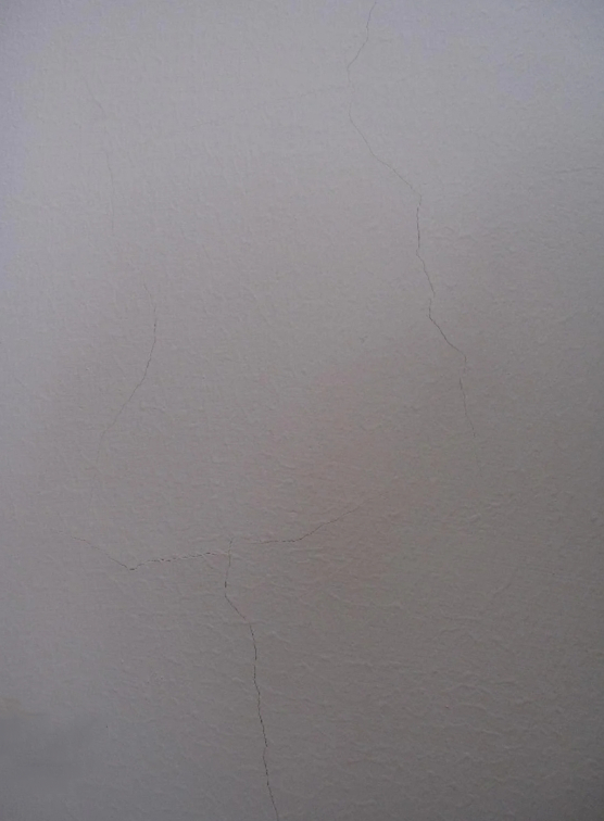 腻子刮上两天以后就出现了多处大面积裂缝,怎么办?