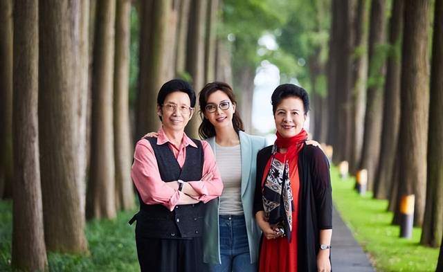 姐姐|陈数发文为79岁老母亲庆生，家境身世曝光，妈妈优雅端庄颜值颇高