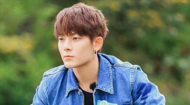 陈翔|陈翔被网友偶遇,身材发福脸似发面馒头,被吐槽越来越“姨化”