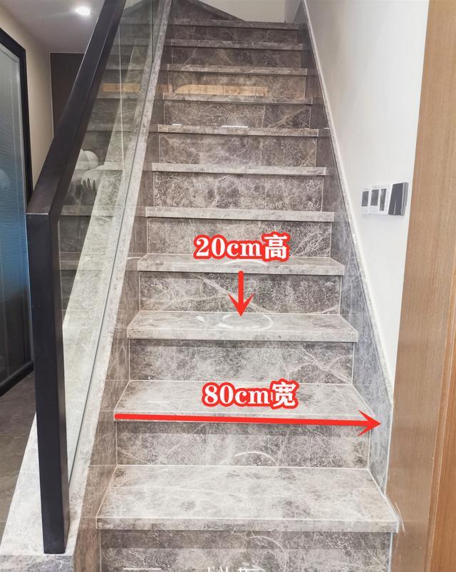 拆护栏墙,跃层楼梯爆改后,对比量房图,实用+颜值好看2倍不止