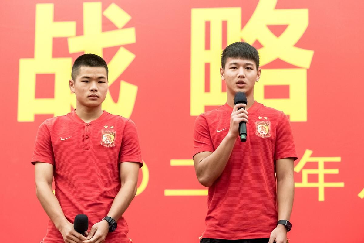 广州队|中超4消息！恒大组建中冠队，武汉队回应欠薪，前国足队长或退役