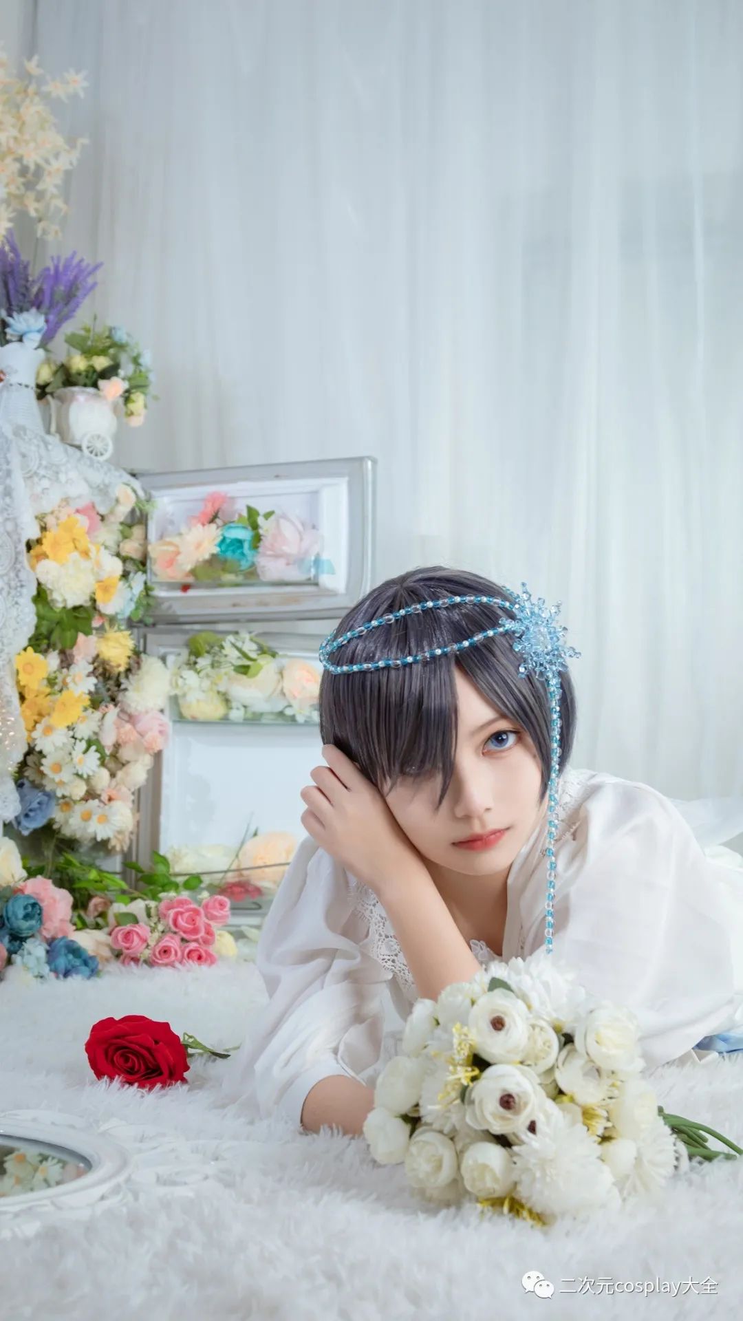 黑执事|《黑执事》夏尔冰雪cos，唯美灵动，眼睛好有吸引力