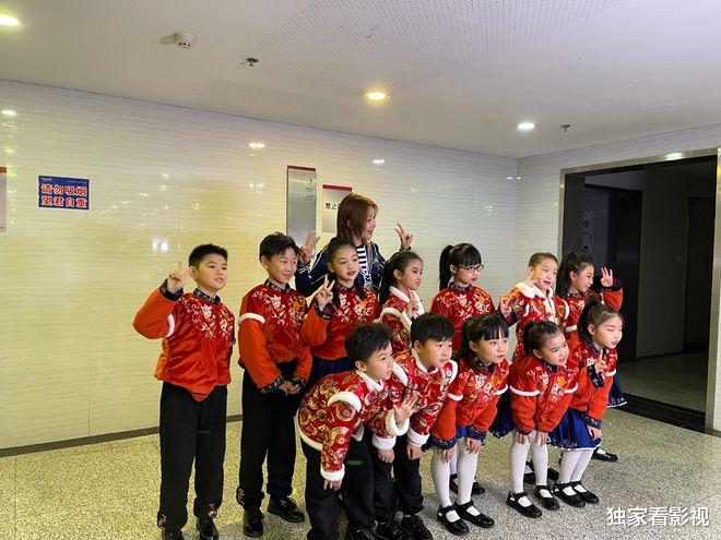 吴磊|50岁孙悦晒出生时老屋，被儿子吐槽像鬼屋，17年前嫁身家10亿富商