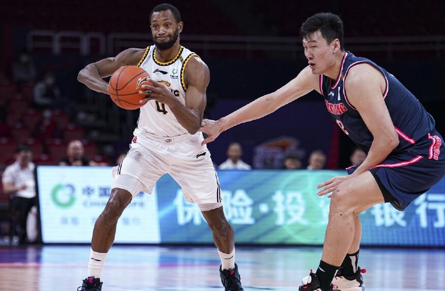 广东男篮|广东男篮2人离队！易建联获新职位，顶替大哥的人浮现