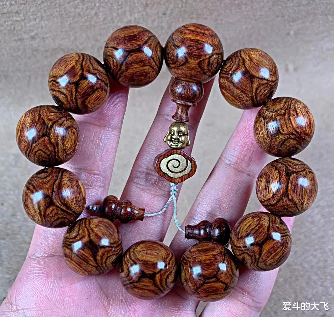 海南黄花梨|文玩木串系列：海南黄花梨虎皮手串，你见过这样的品相吗
