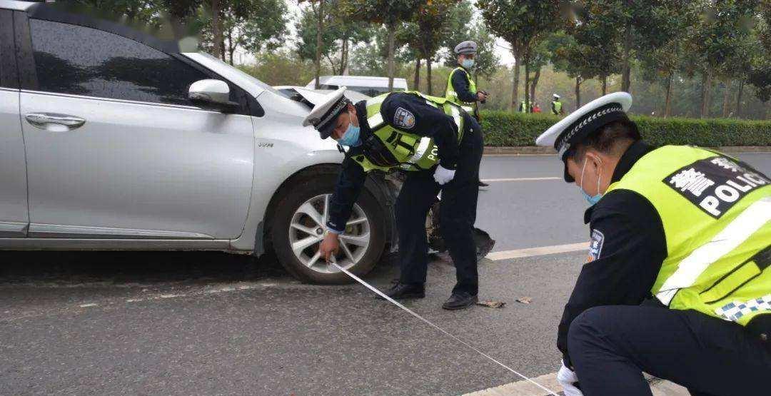 男友做生意缺钱 奔驰女碰瓷醉驾男 警方:双双刑拘