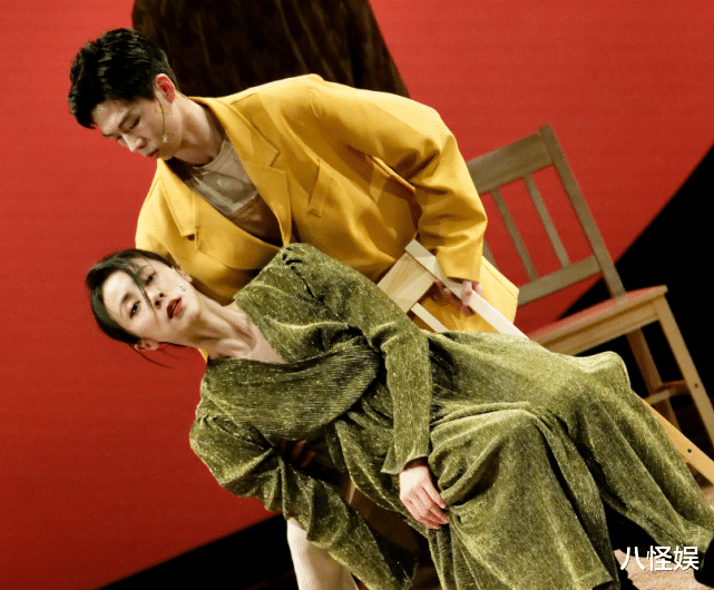 黄磊|黄磊晒儿子跳舞画面，满脸宠溺赞他可爱，还戴儿子帽子跑步好温馨