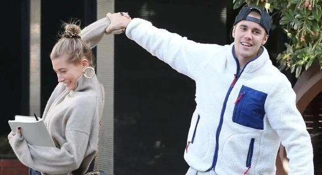 烫发|芭蕾风爆火,可女明星们爱的不是纯欲纱裙,而是油光发型???