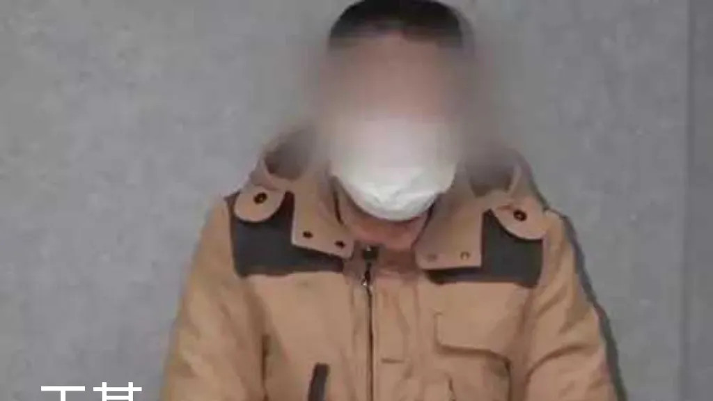 江苏盱眙县，一男子跑进派出所，说自己把老婆加害了，就在外面的三轮车上