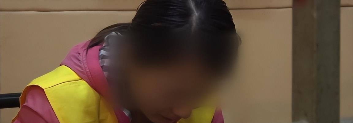 14年,“护士”带走婴儿做检查,孩子母亲看一眼她的鞋,立马报警