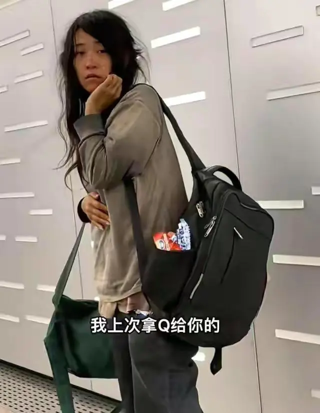 深圳华强北“流浪女”,不肯接受好心人帮助,疑为情所困走不出来