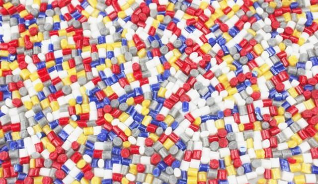 塑料对人类的危害越来越大,科学家:霍金的担忧或成为现实
