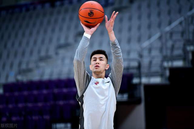 机器人|两场季前赛22投仅9中,郭艾伦的实际年龄,到底是多少岁?