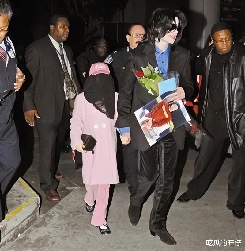 迈克尔·杰克逊|迈克尔杰克逊唯一的女儿：24岁长得像父亲，曾因皮肤白皙被质疑