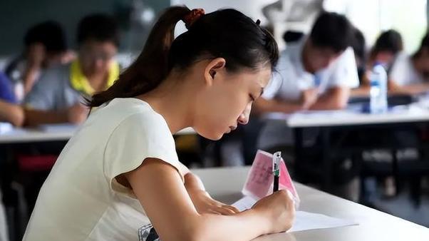 河北一公务员岗位无人报考，本科学历就行，但备注要求不是一般高