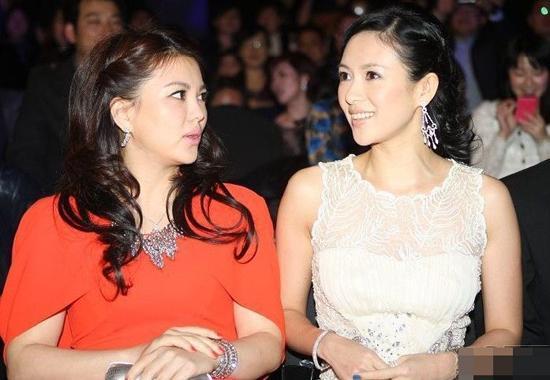 李湘|李湘章子怡罕见同框：一个气质优雅，一个如“情场老手”