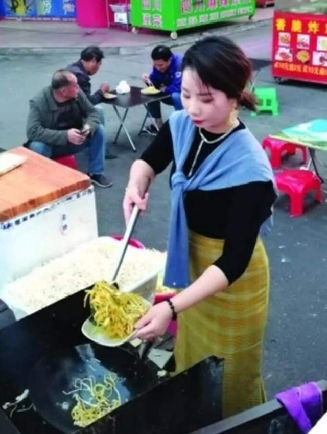 江门女老板穿着这件衣服,被群众举报,女老板:我凭什么不能穿?