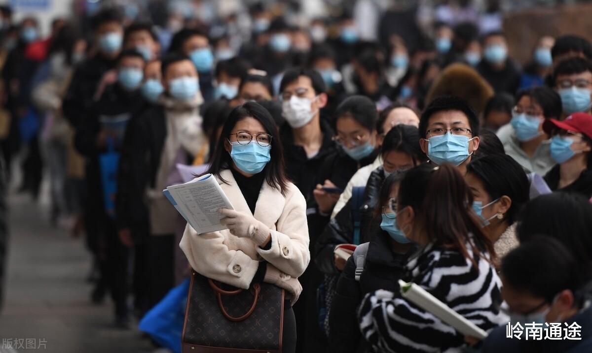 大学|公务员大把的人去考试,为何不愿意辞职?二本学习不好找工作!