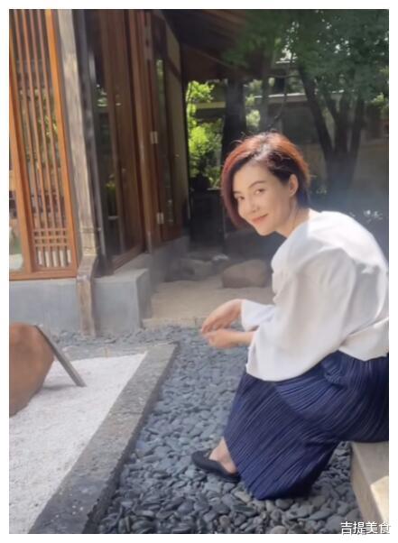 张雨绮|女演员因为保姆没来自己委屈直播洗碗,网友:会自己吃饭不?