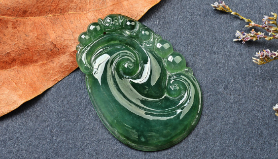 翡翠|来看看真假翡翠如何鉴别，很多新手都不知道这回事，赶紧收藏起来