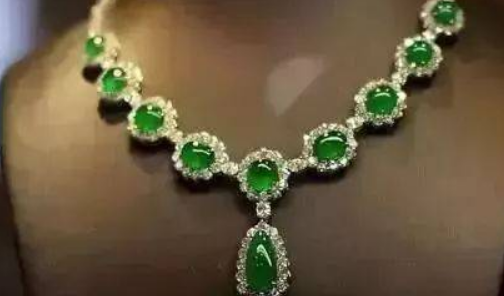 翡翠|都知道好料配好工,来看看工艺对翡翠到底有多大的影响?惊艳到你