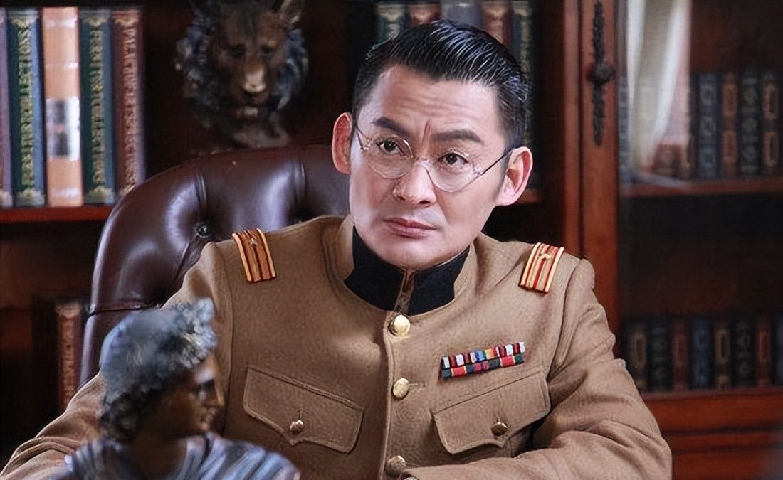 景岗山|55岁的景岗山，老态憔悴，喝酒成瘾与发妻离婚，现任妻子大气漂亮