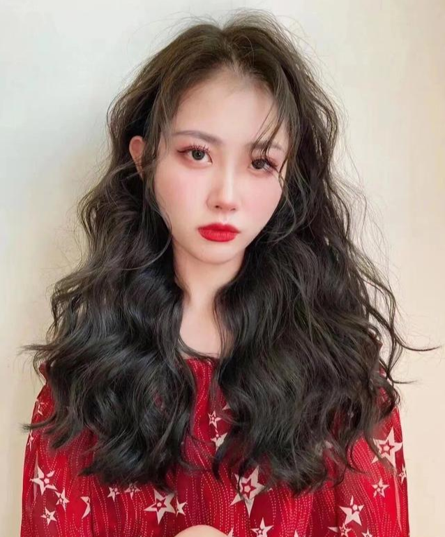 流行 15款新流行女发，不分长短都很美，很多爱美的女性都在剪