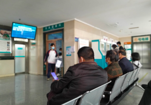 血糖|一天2瓶“水”,30岁小伙血糖飙升,医生:再不忌口,铁打的胰岛也难扛