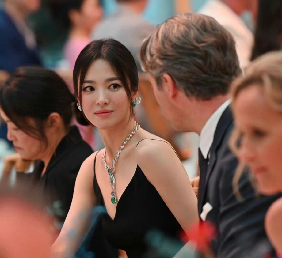 宋慧乔|宋慧乔晚宴造型 精致优雅