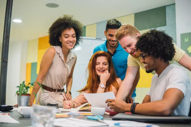 |一个人刚换了个行业，如果没有清晰的判断，可能一直在“徘徊上坡路”