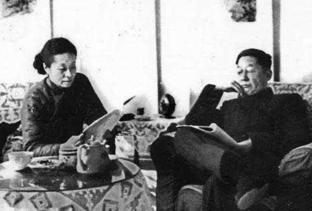 老舍与女作家同居,妻子携子赶来,她写信:各据一城,永不相见