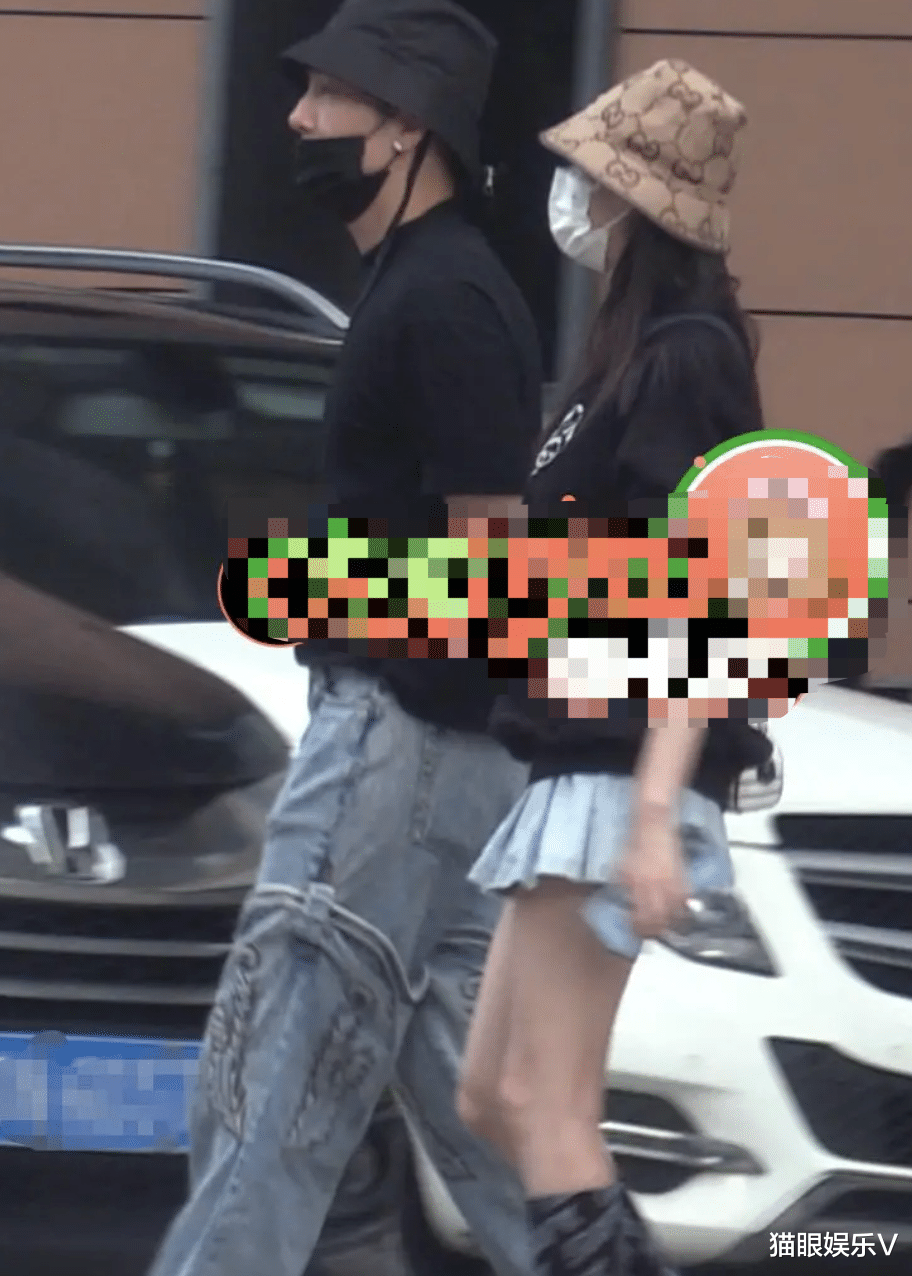 盛一伦|张天爱盛一伦罕见合体，穿情侣装同回女方家里，疑似恋情曝光