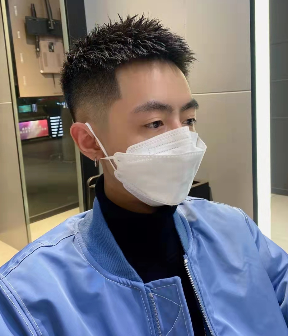 发型 三款干练的男生短发，两边剪短中间打薄，精干利落又阳光帅气