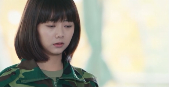 谭松韵|“负重前行”谭松韵，母亲离世被喷卖惨，因刘昊然发言被央媒点名