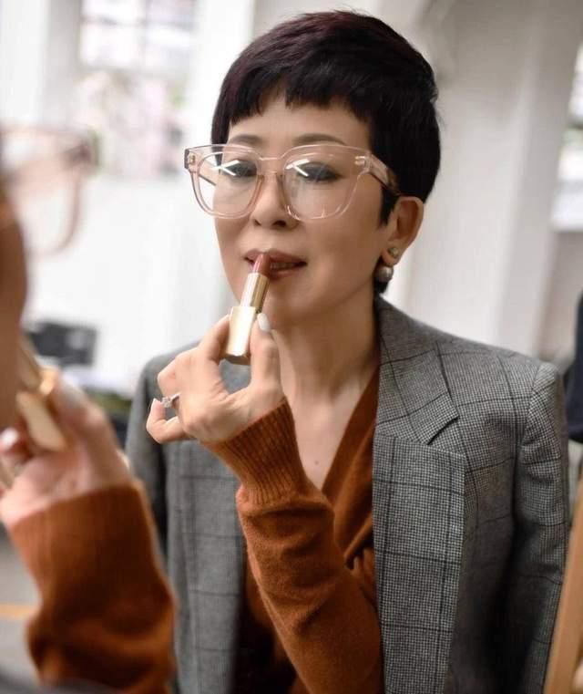 防晒 让50岁女人状态年轻的8个小习惯,照着做,你会更加漂亮