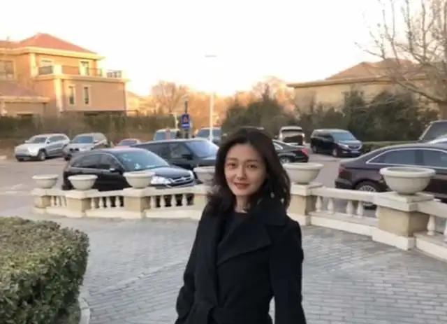 王诗龄|6位父母离异的星二代，王诗龄一年学费25万，甜馨住千万豪宅