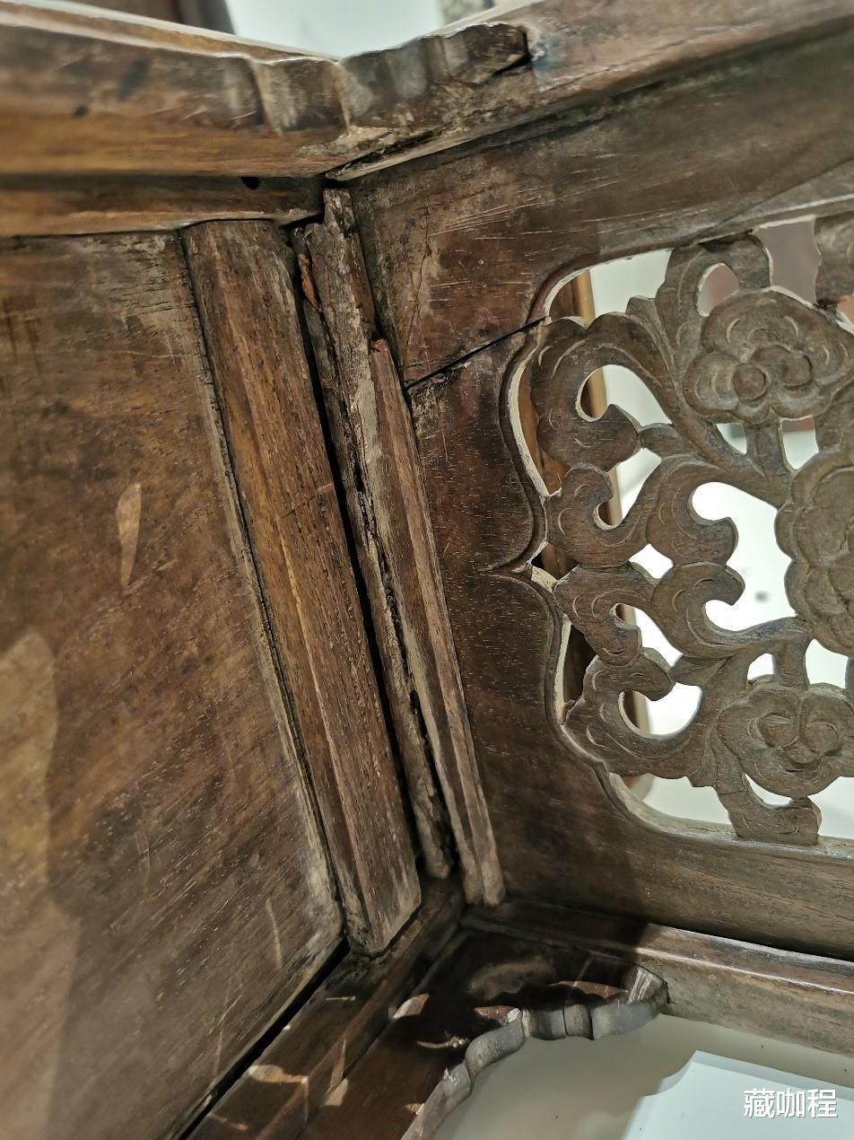 |局部微残有小修，黄花梨小翘头案估价三十万元