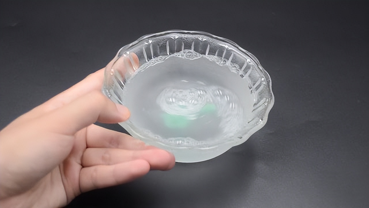 再脏的抽油烟机,不拆不卸,一个口罩轻松搞定,一点油污都没有