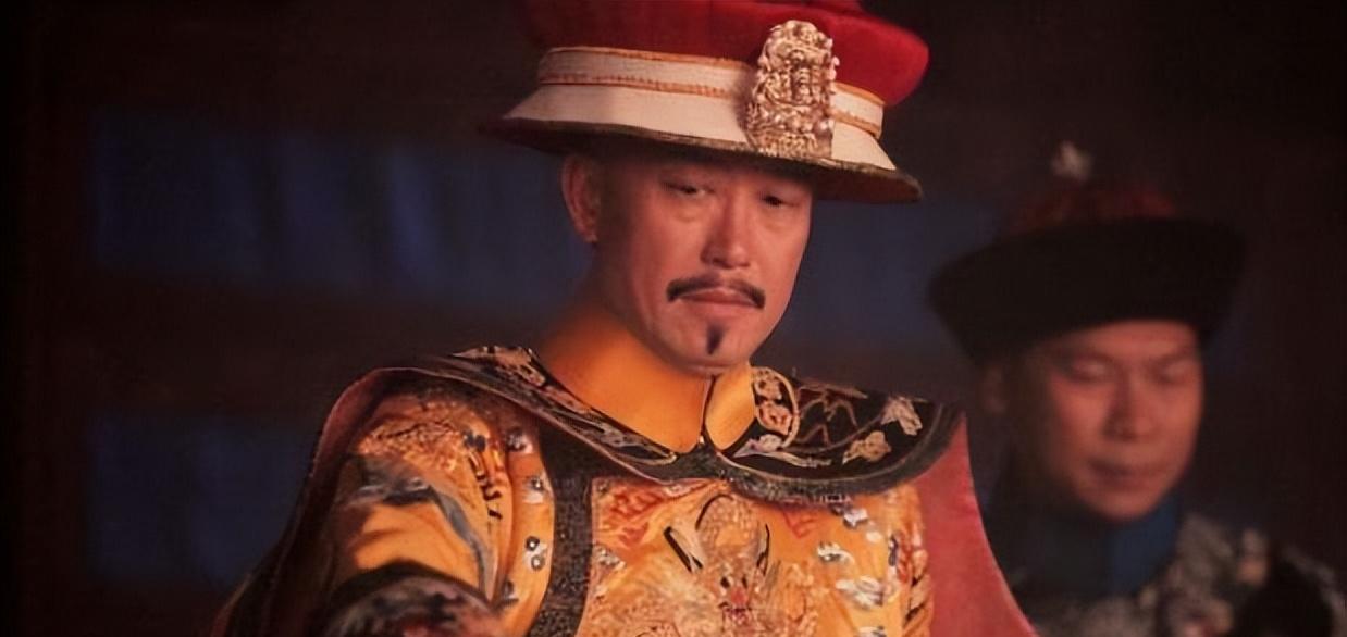 乾隆一生写了4万首诗，每首都很差，最出名的一首还是靠他人完成