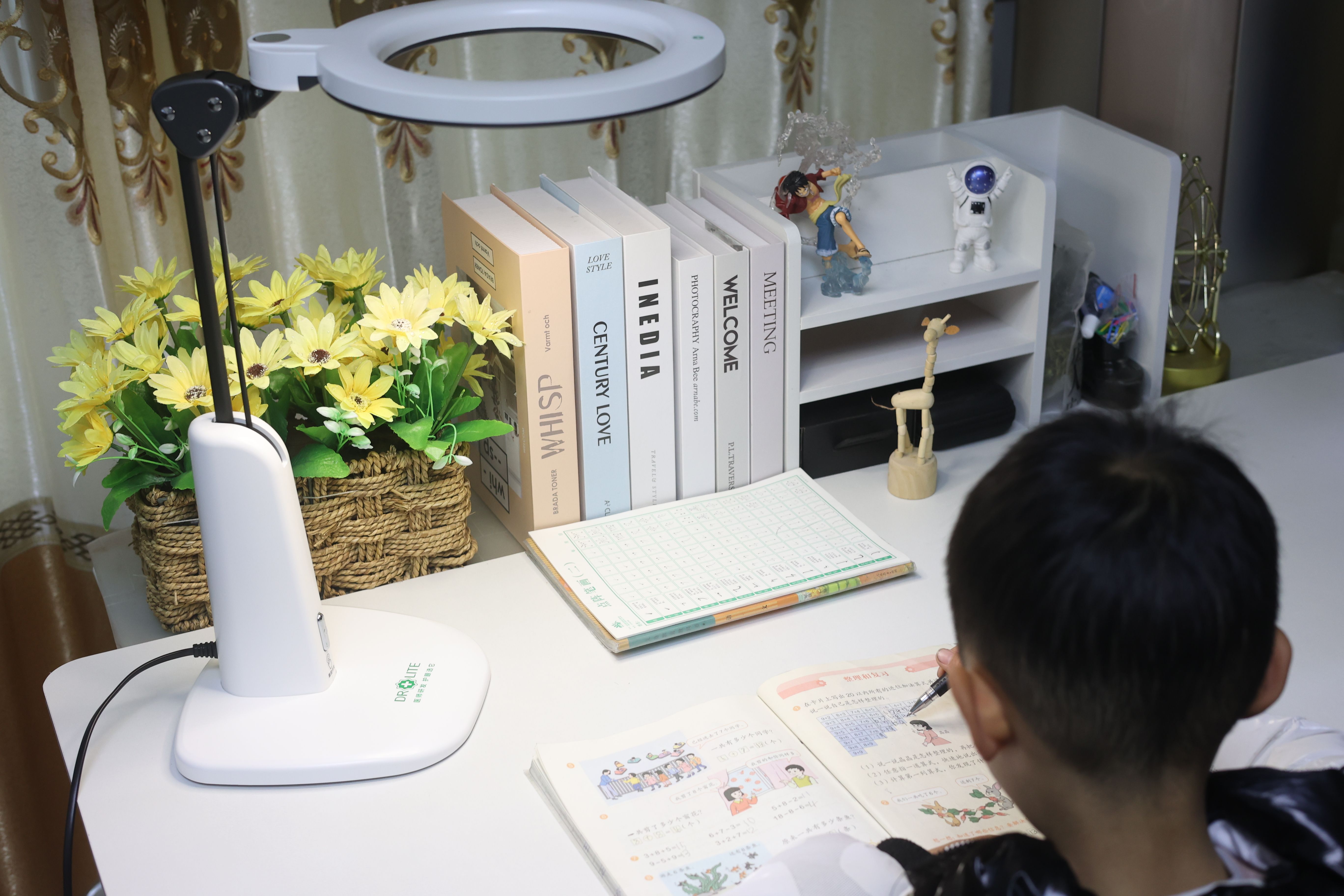 创投圈|108颗灯珠的护眼灯长什么样？爱德华医生天使之光防蓝光护眼台灯测评