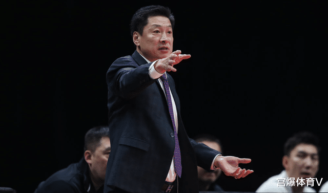 西蒙斯|上海男篮最新消息！外援受伤，内线大将或报销，李春江调整阵容