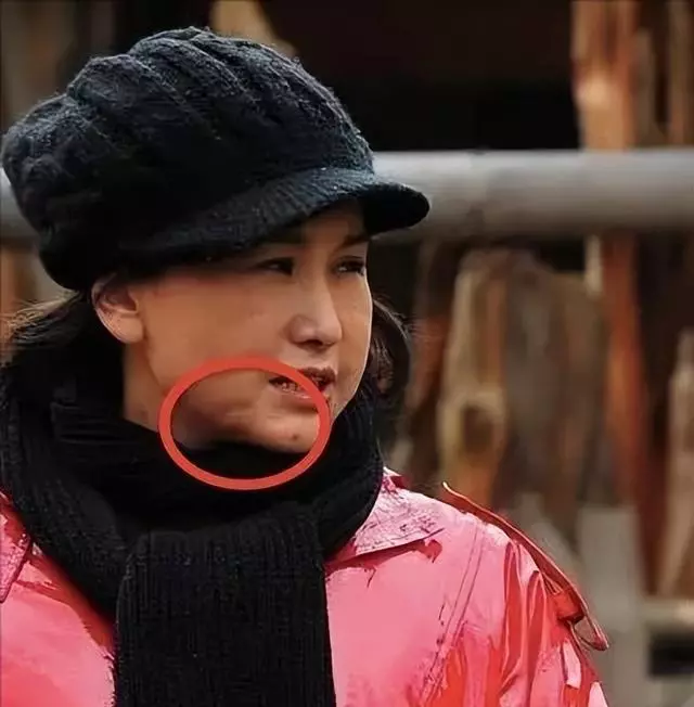 街拍|又不靠颜值取胜，这4位实力派演员，何苦去整容？