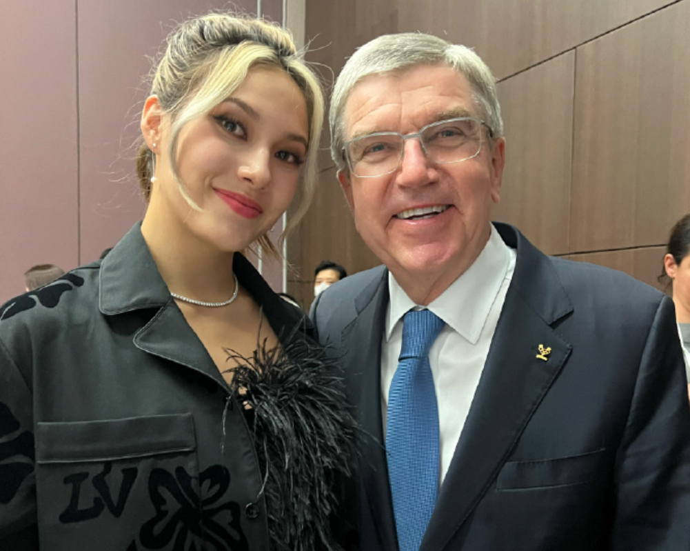 写真|谷爱凌年龄引发新争议，国籍终于能定下来了？获奖照片说明一切