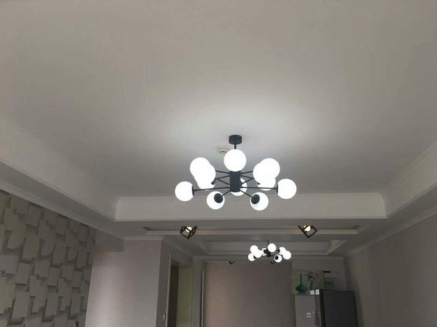 同学帮忙装修的新房,18万装修好拎包入住,我同学黑钱了吗?