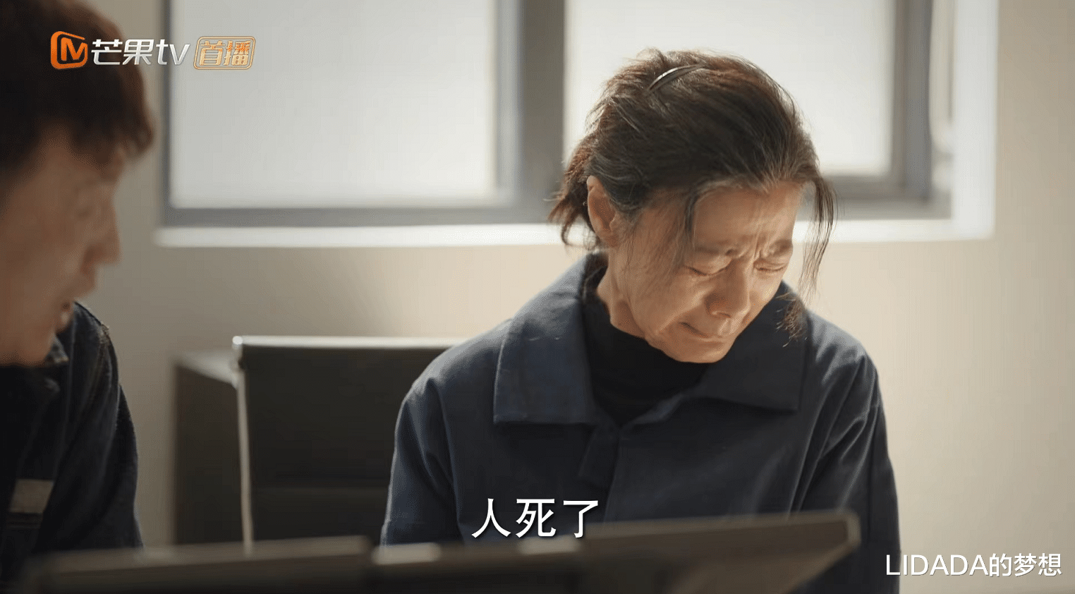 底线|《底线》:儿子喝酒坠楼身亡,母亲一句话惹哭全网,太让人心疼了