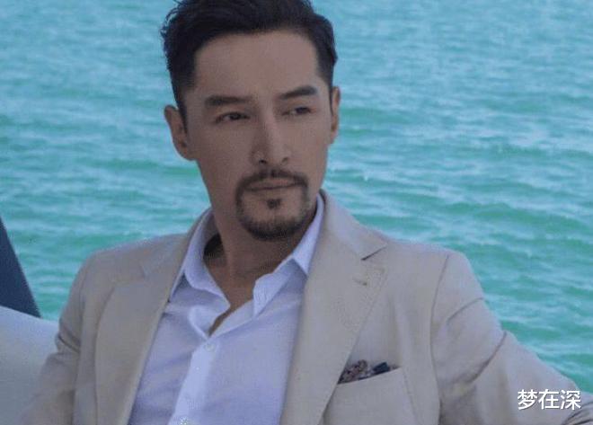 王宝强|男明星留胡子堪比整容，王宝强帅到没边，肖战像换了一张脸