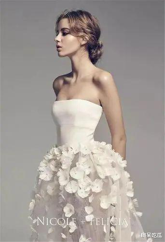 关晓彤|关晓彤丑衣服真多，老气肥胖暴露缺陷，反其道收获人气？