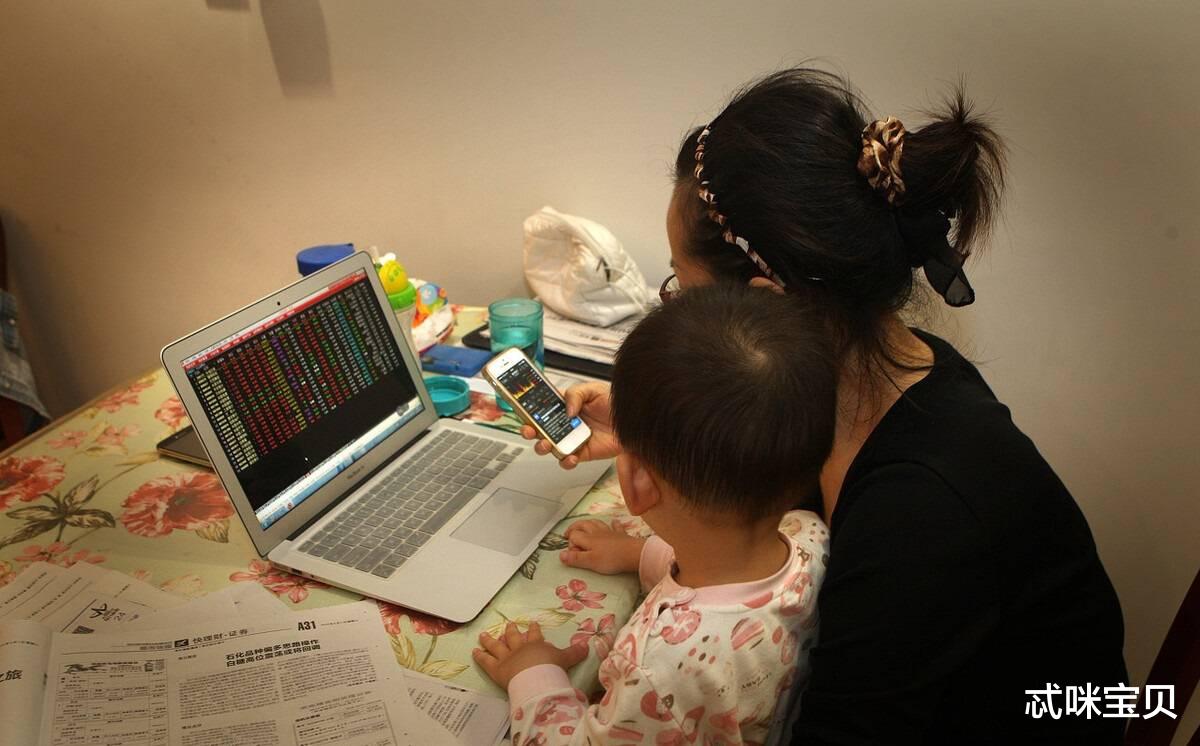 全职妈妈|妈妈“全职带”与“职场带”的孩子，3方面差距大，跟你想的不同