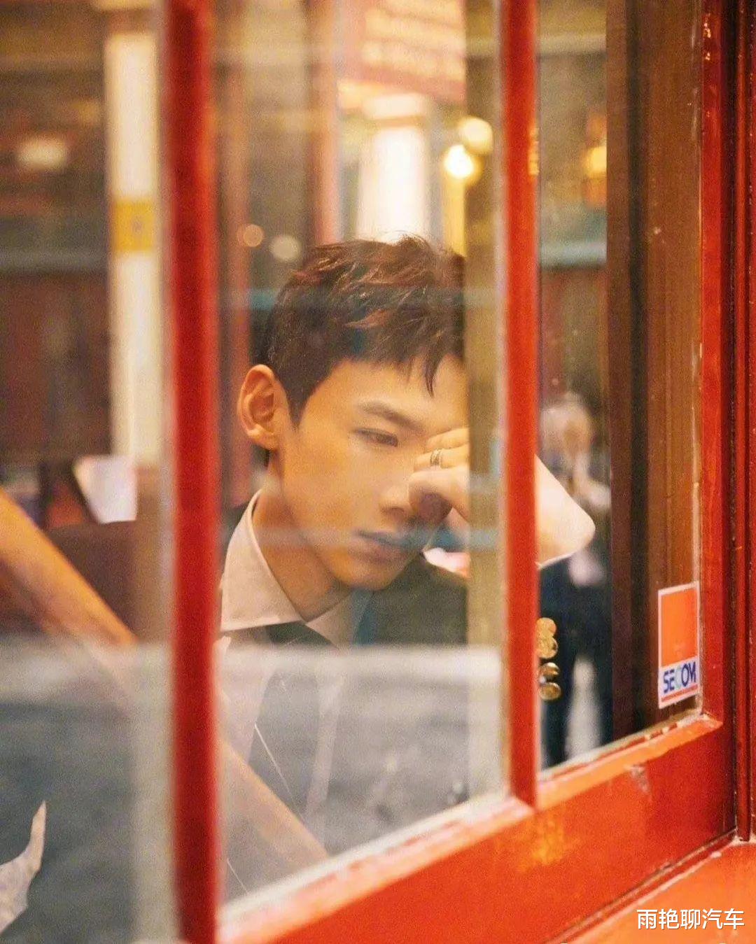 |大明星的两副面孔，笑死人了