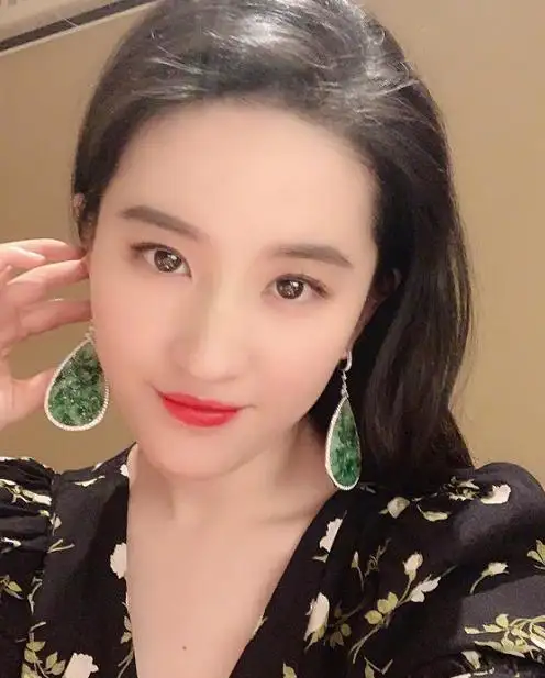 刘亦菲|34岁大龄“神仙姐姐”刘亦菲，依旧仙气十足，如不食人间烟火般美丽